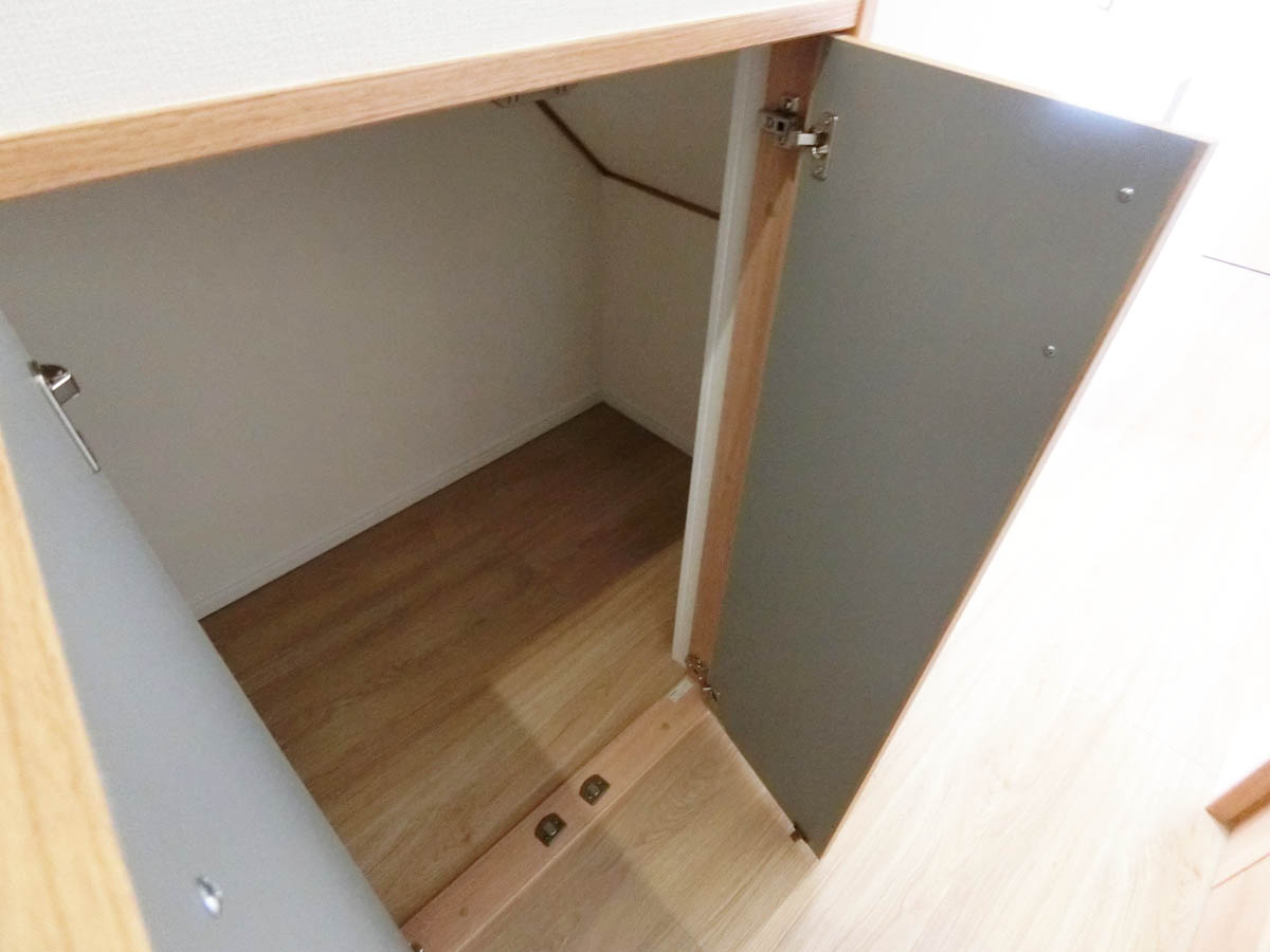２０階段下収納