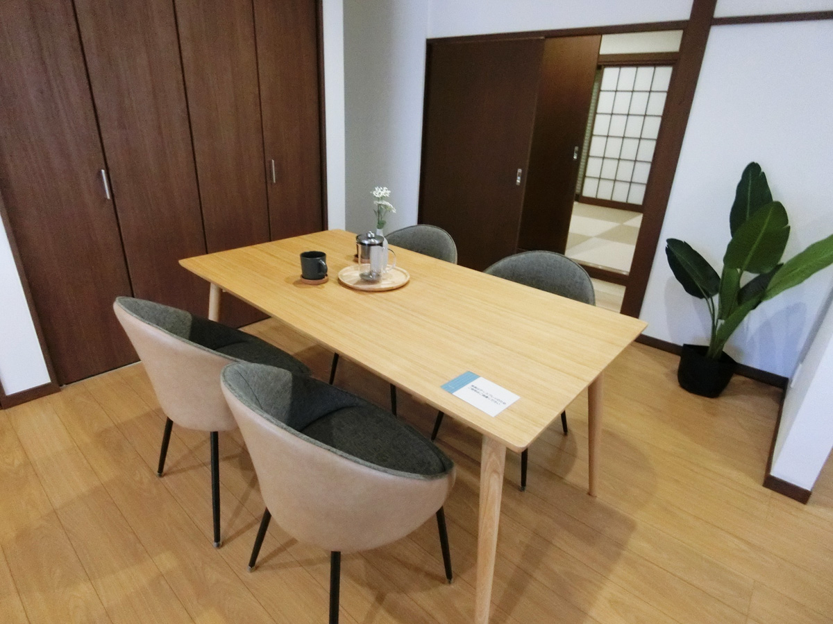 １３ダイニング