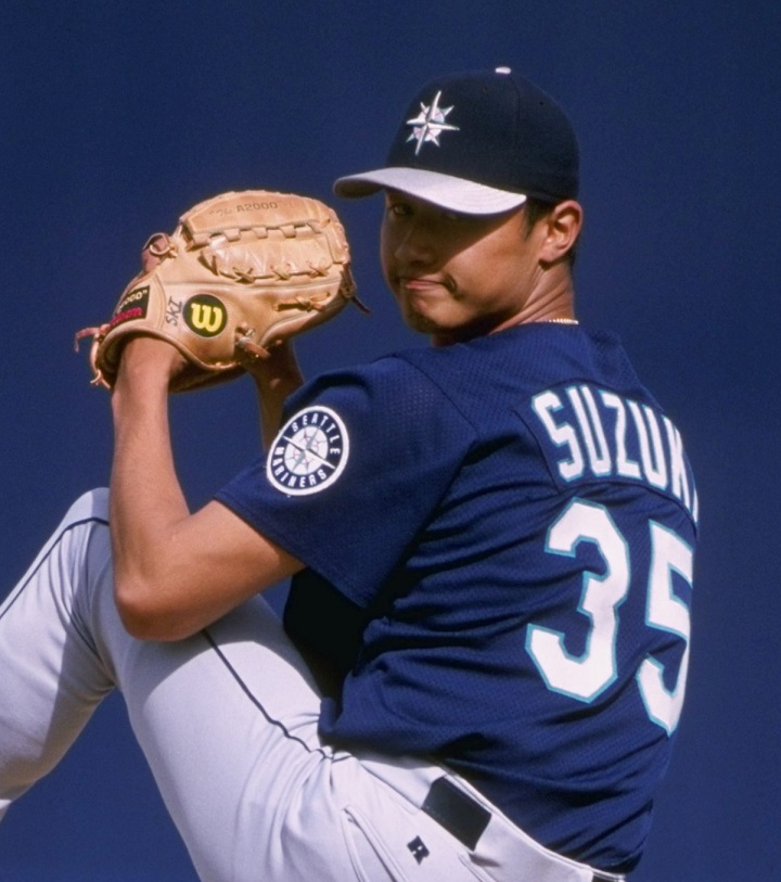 6 Mar 1998:  Pitcher Mac Suzuki of the Seattle Mariners in action during a spring training game against the Milwaukee Brewers at the Maryvale Sports Complex in Maryvale, Arizona. The Mariners defeated the Brewers 18-3. Mandatory Credit: Jed Jacobsohn  /Al